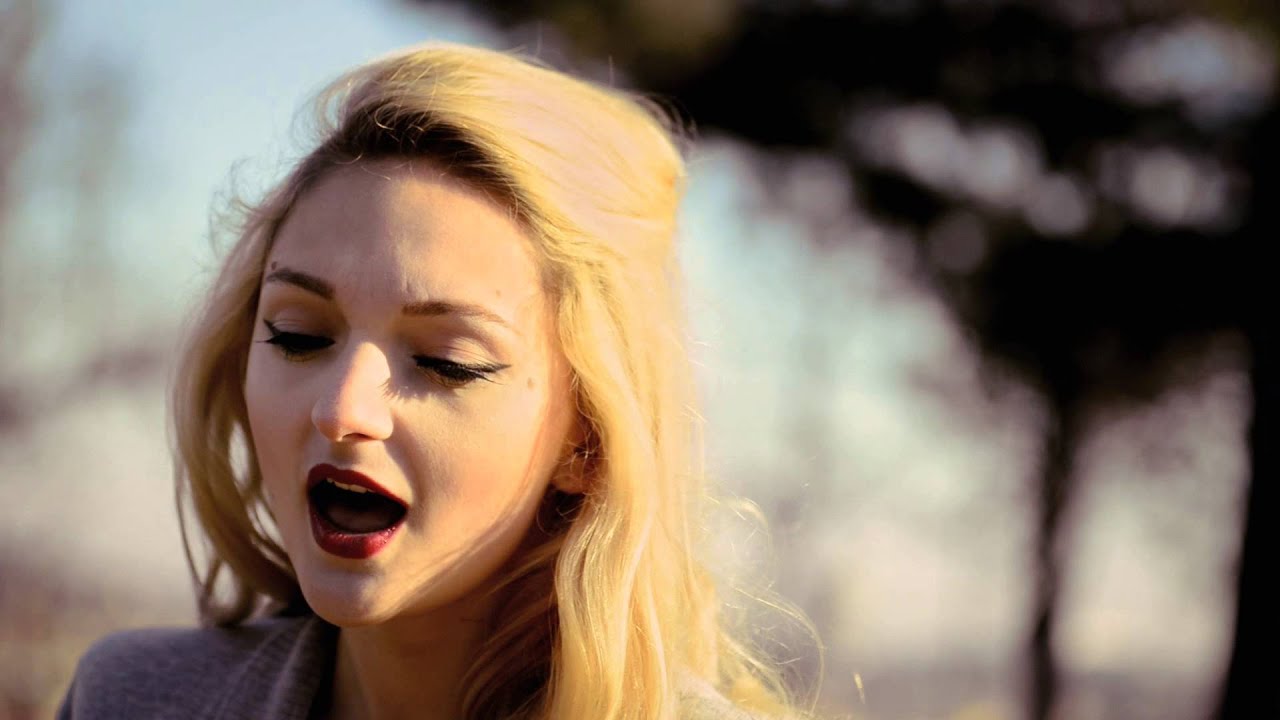 Christina Delaney - JDU DÁL (OFFICIAL VIDEO)