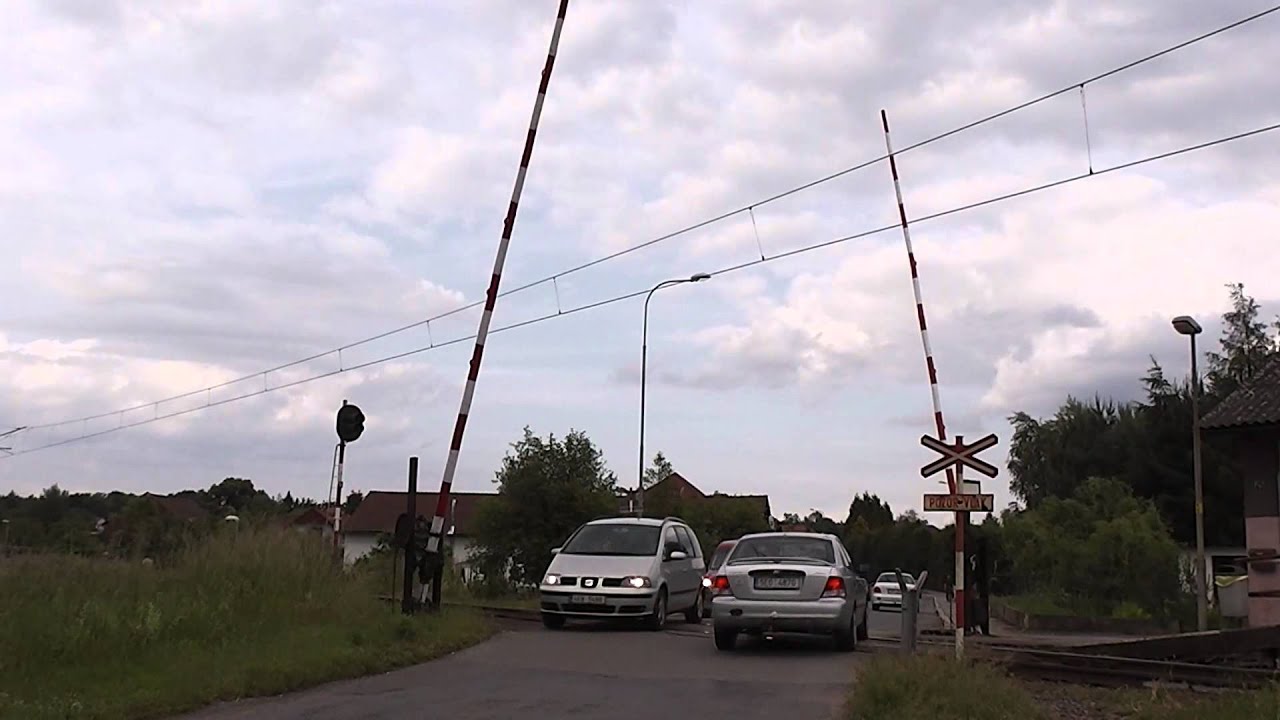 Železniční přejezd Čeperka #1 [P5360] - 1.6. + 30.8.2014 / Czech railroad crossing