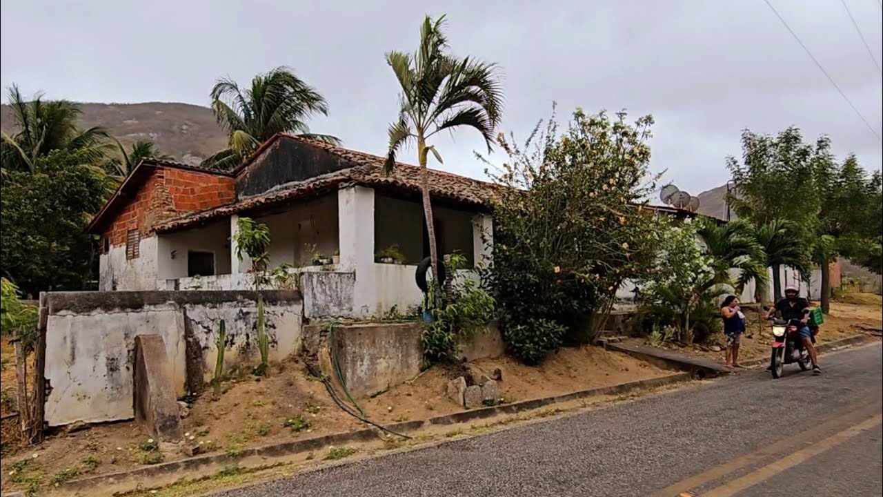 UM CASARÃO MAIS DE DUZENTOS ANOS ENTREI LÁ VEJA O QUETINHA LA DENTRO, OITESICA ASSUNÇÃO ITAPIPOCA CE