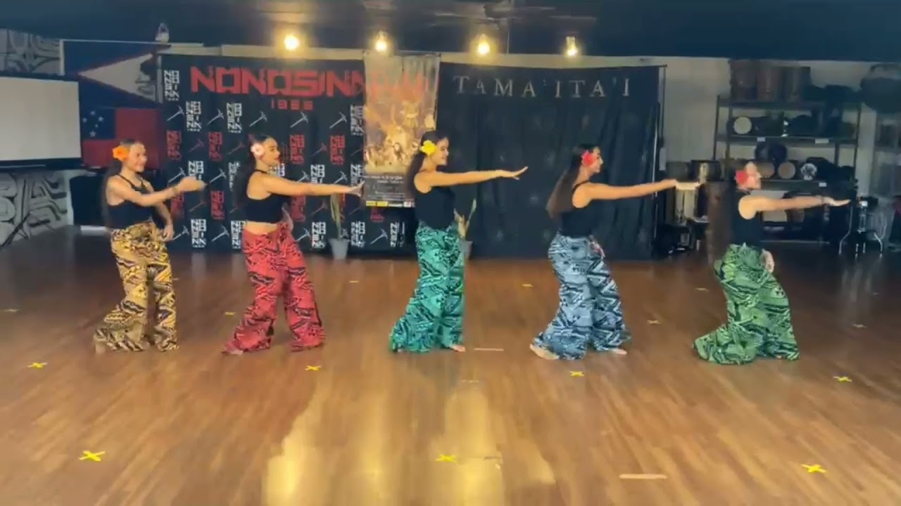 NONOSINA×TAMA'ITA'I performing 