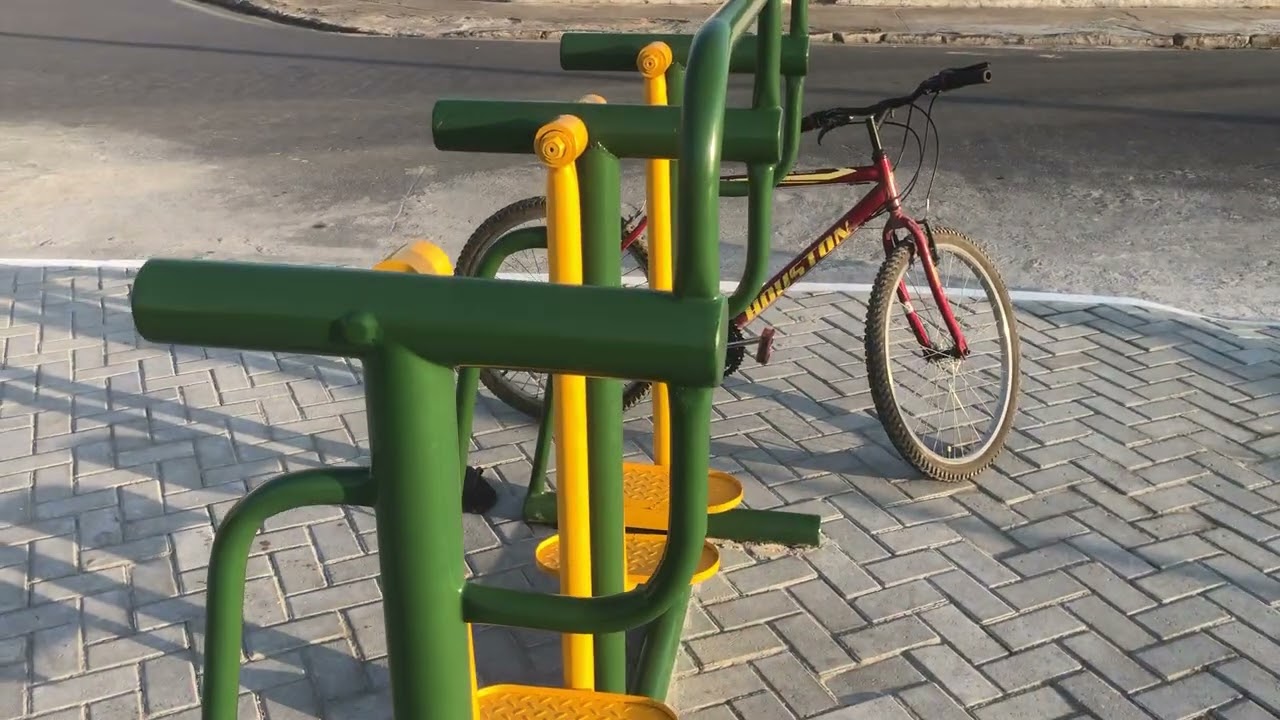Cléo Fueza fiscalizando praça do lado do Colégio Aberlado em Tobias Barreto-SE