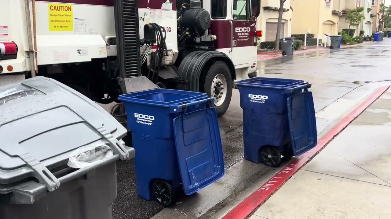 Edco McNeilus ZR 916 on Early Afternoon Recycling Collection On a Rainy Day
