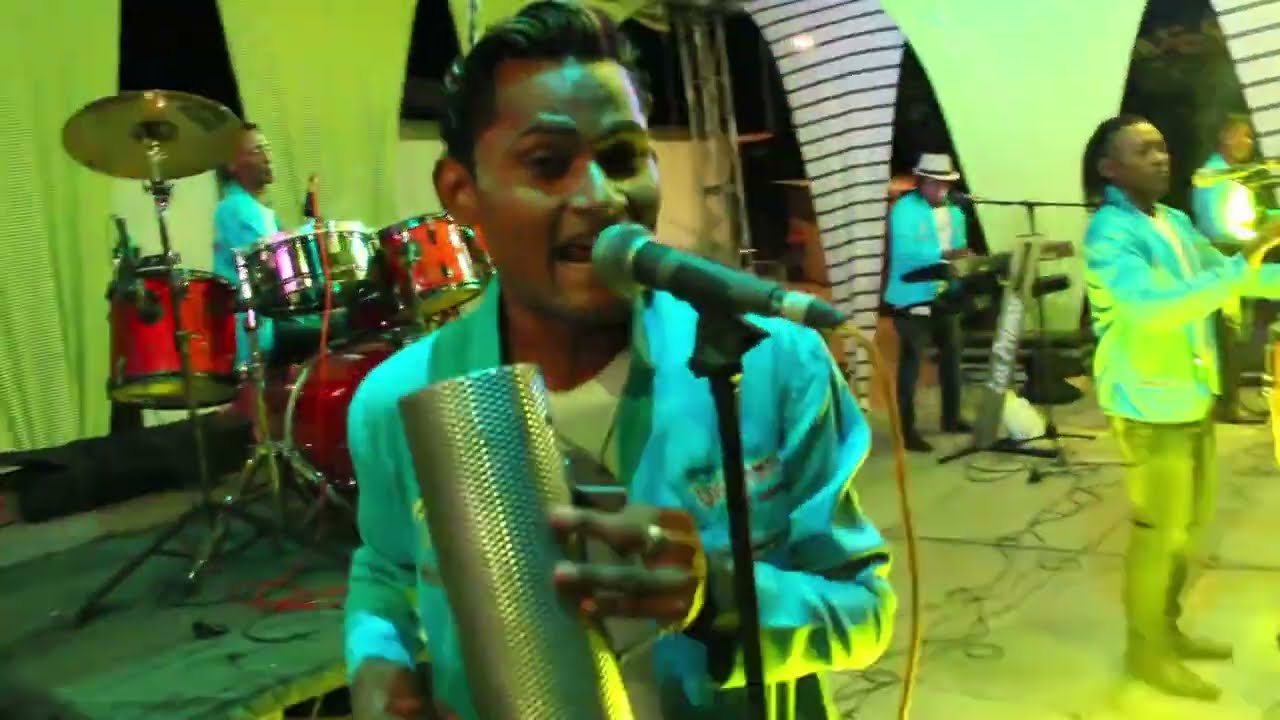 Los Primos De Guerrero - La Tristeza De Un Cumbiambero, Juguito De Piña & Papaya En Vivo En El Limon
