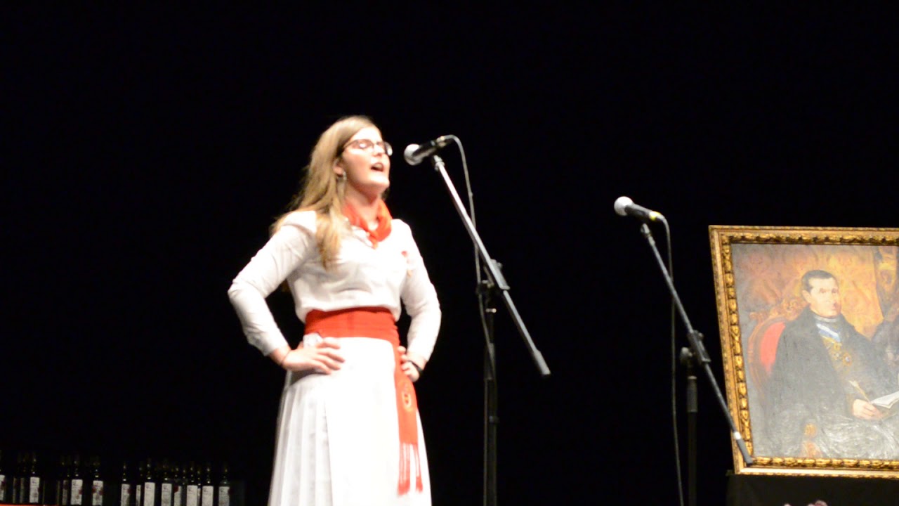 Pequeñica salí de mi casa   Lorena Gil
