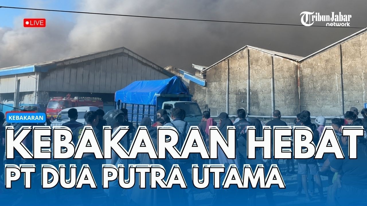 🔴 LIVE DETIK-DETIK Kebakaran PT Dua Putra Pati, Belasan Mobil Damkar Masih Berjibaku