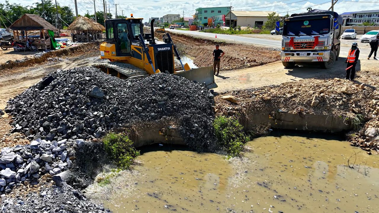 Enjoy the second project! Be careful!! Low land size, drainage, Dozer SHANTUI 2025 & 25ton Dump