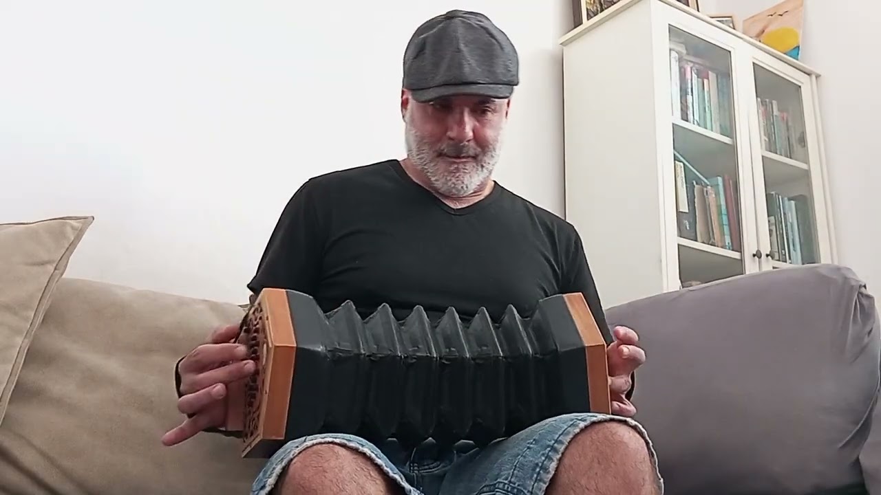 La Llorona, Mexican folklore music. Played by Golan Halima on a 30 button Phoenix concertina.