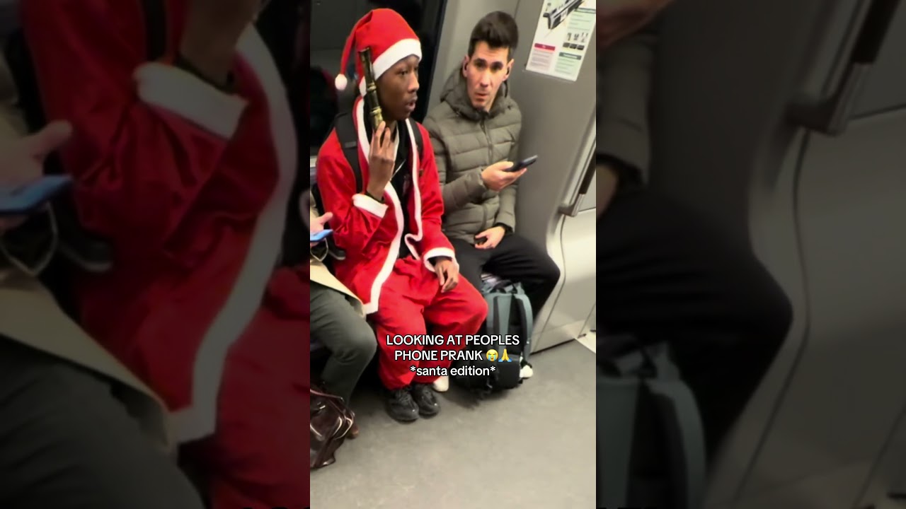 what&rsquo;s santa doing 💀 #fyp #phone #prank