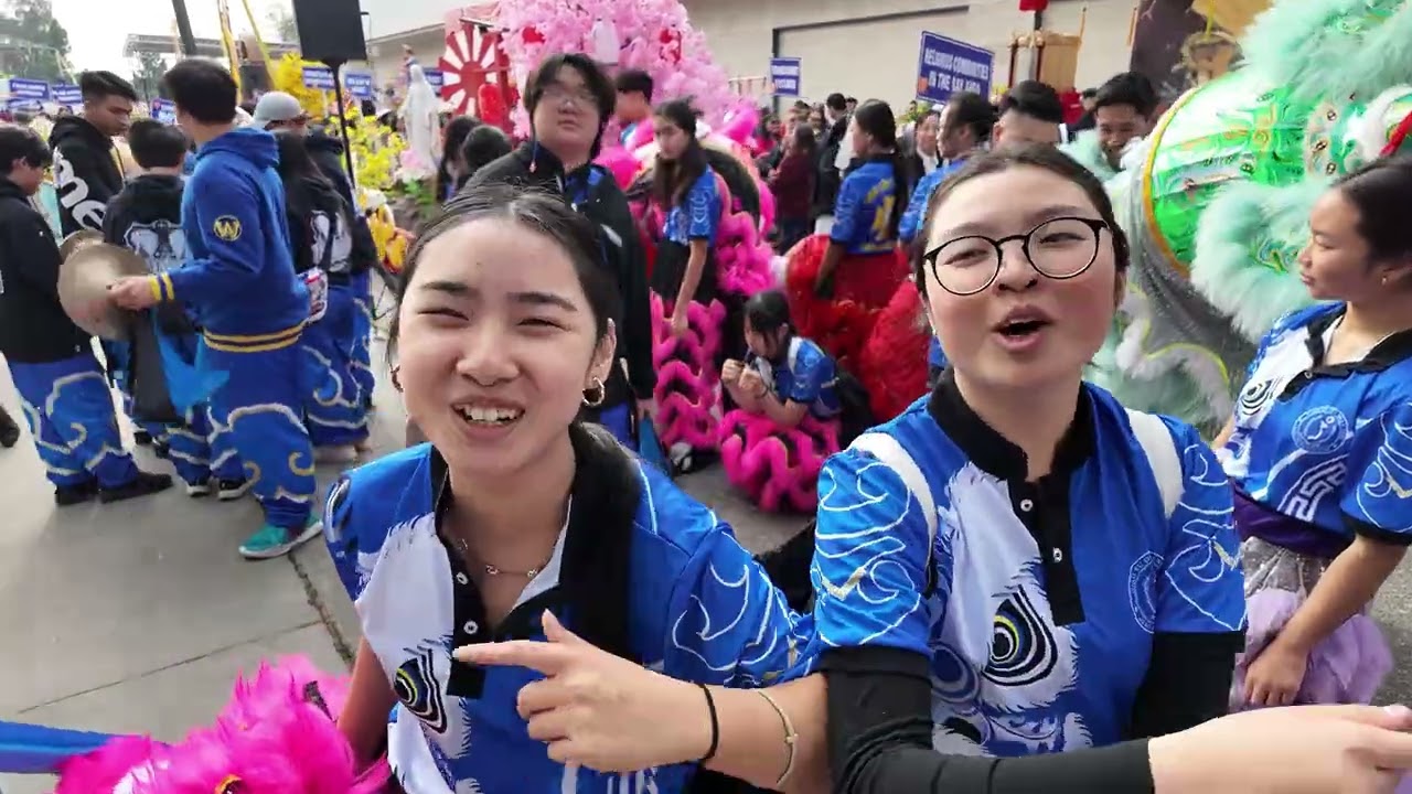 🔴 Không khí tưng bừng của ngày thứ 2 - Hội chợ Xuân dõi bước theo Mẹ!