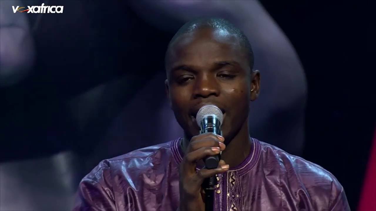 Youssoupha chante 