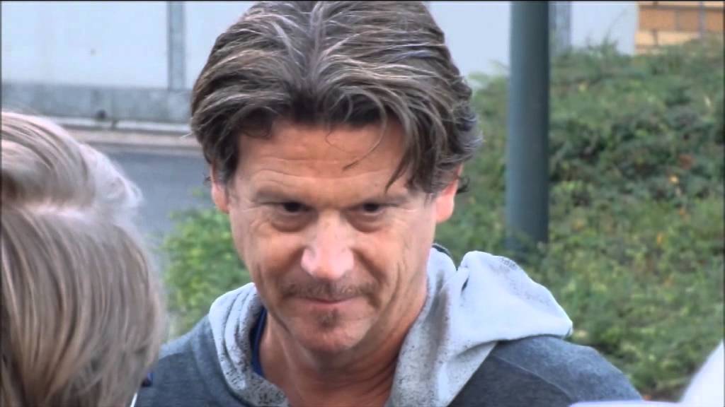David Gilmour Tour 2015 Oberhausen Germany: Drummer Steve DiStanislao signs autographs