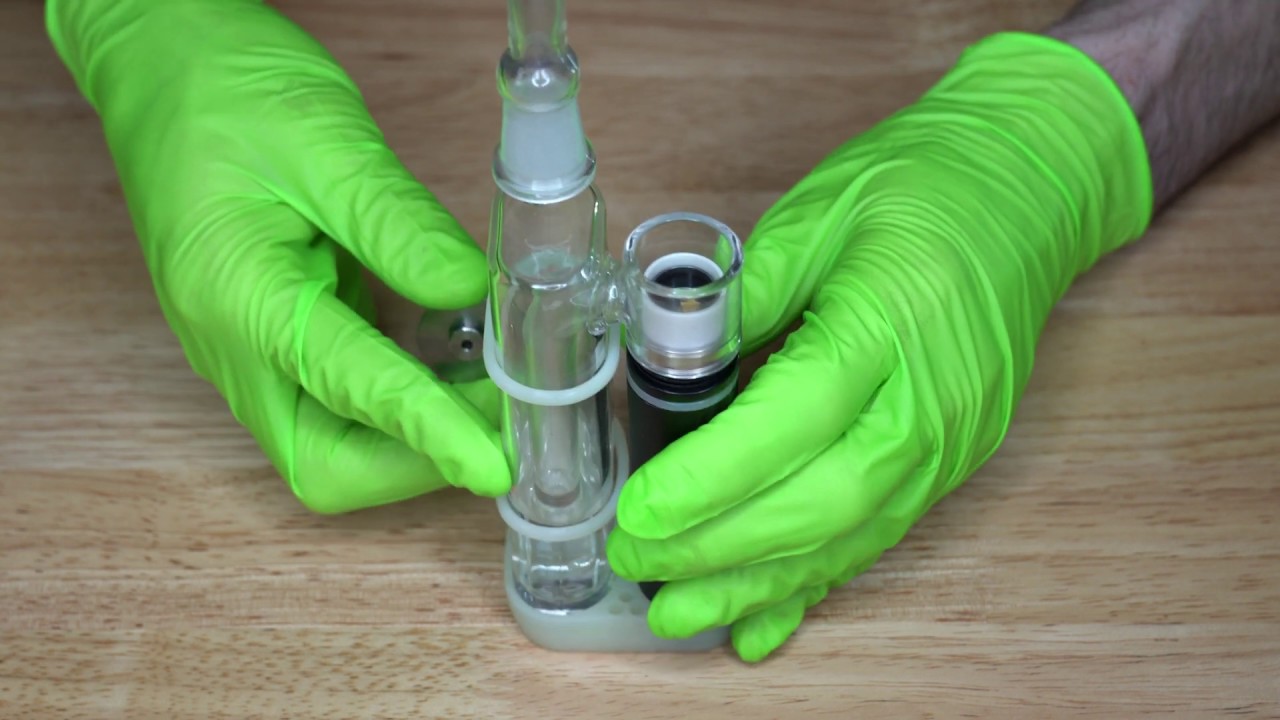 A quick dab in the energized silicon carbide crucible! (ESCC for Molecule22)