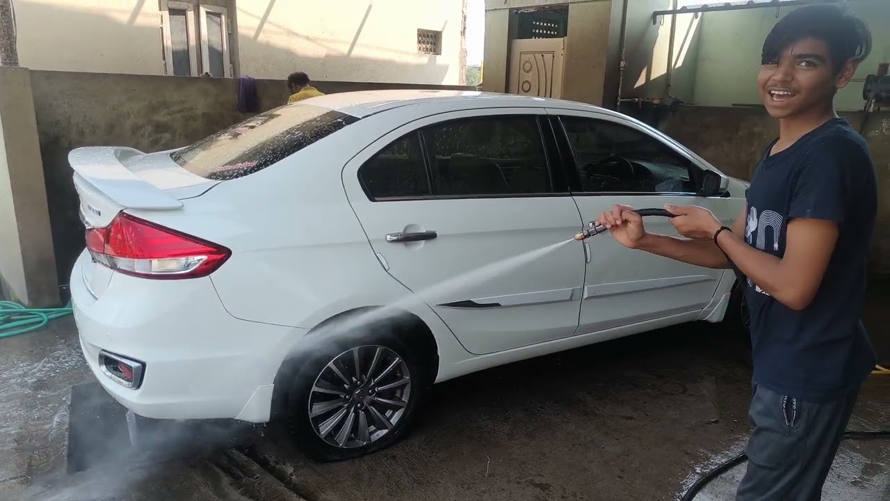 वीडियो में देखिए कार वॉश का शानदार नज़ारा!गंदी कार कैसे बनती है एकदम चमचमाती — पूरा प्रोसेस देखें 🚗🥀