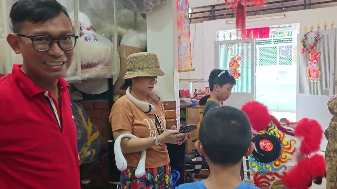 Touring Ho Yong Shop for Lion Dance heads & costumes, award winning team mua lan Vietnam