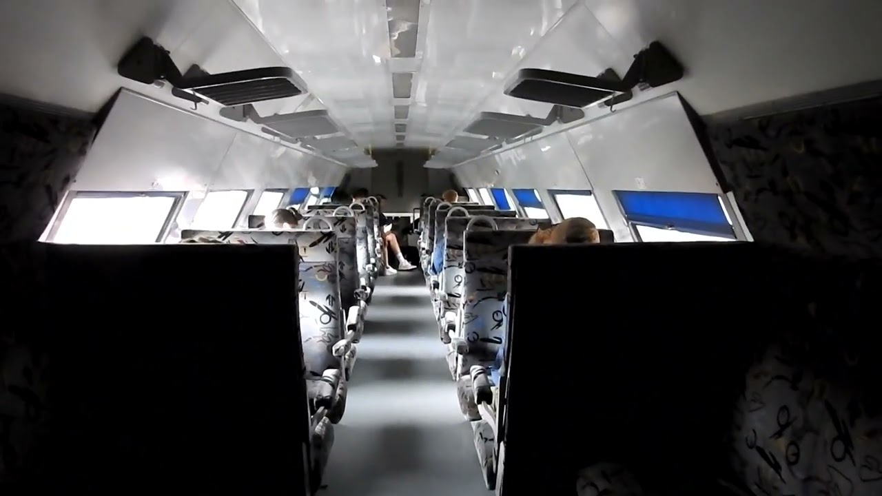 Polregio 90507 piętrowe wagony w relacji Gdynia Główna - Hel. Bipa w drodze na półwysep helski
