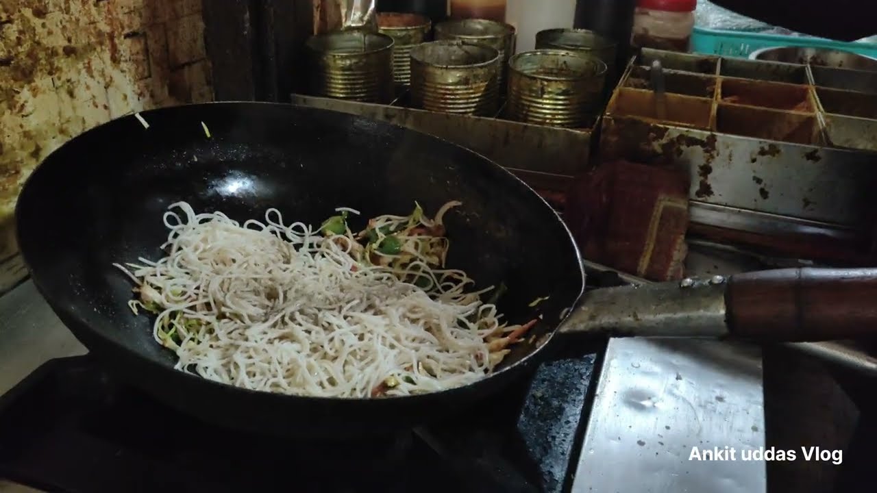चाउमीन👌 की कड़ाई में बनाने का अंदाज ही कुछ और है।#cookingvideo #chauminrecipe #foodchannel 