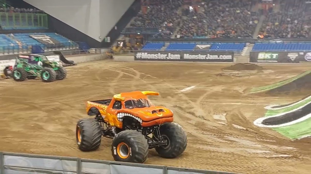 Monsterjam gelredome arnhem 03-12-2022, opening en freestyle 23:44