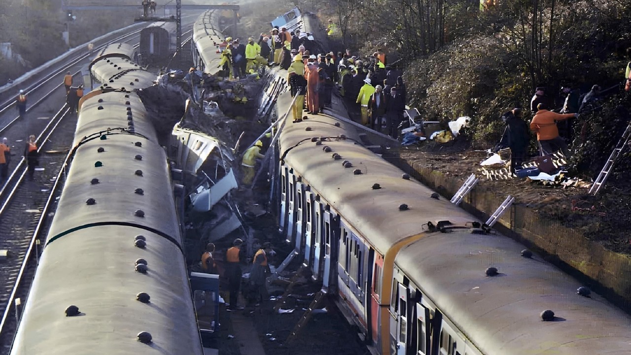 Overworked & Wiring Mistake: Clapham Junction Train Wreck 36 years Later