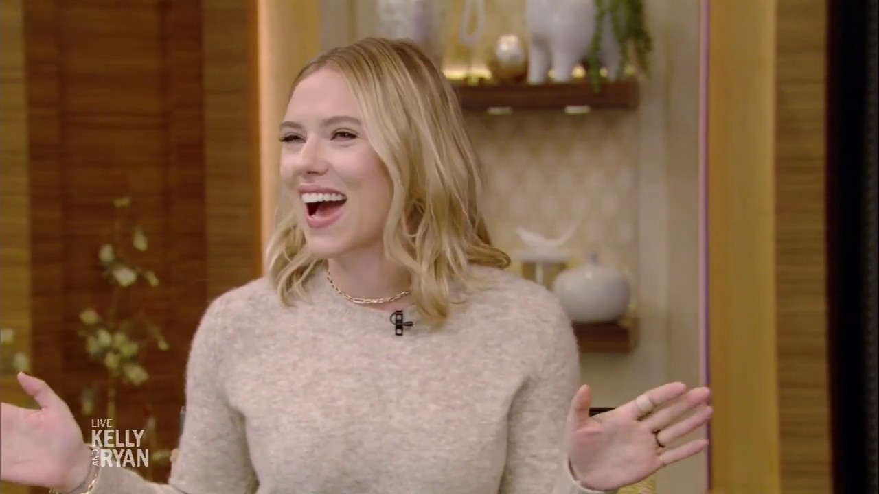 Scarlett Johansson Cooked Thanksgiving Dinner on Her Own
