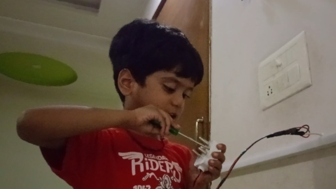 Aaj Kanha Ne Ghar Par Lagayi Tubelight 😲#kanhavlogs1386