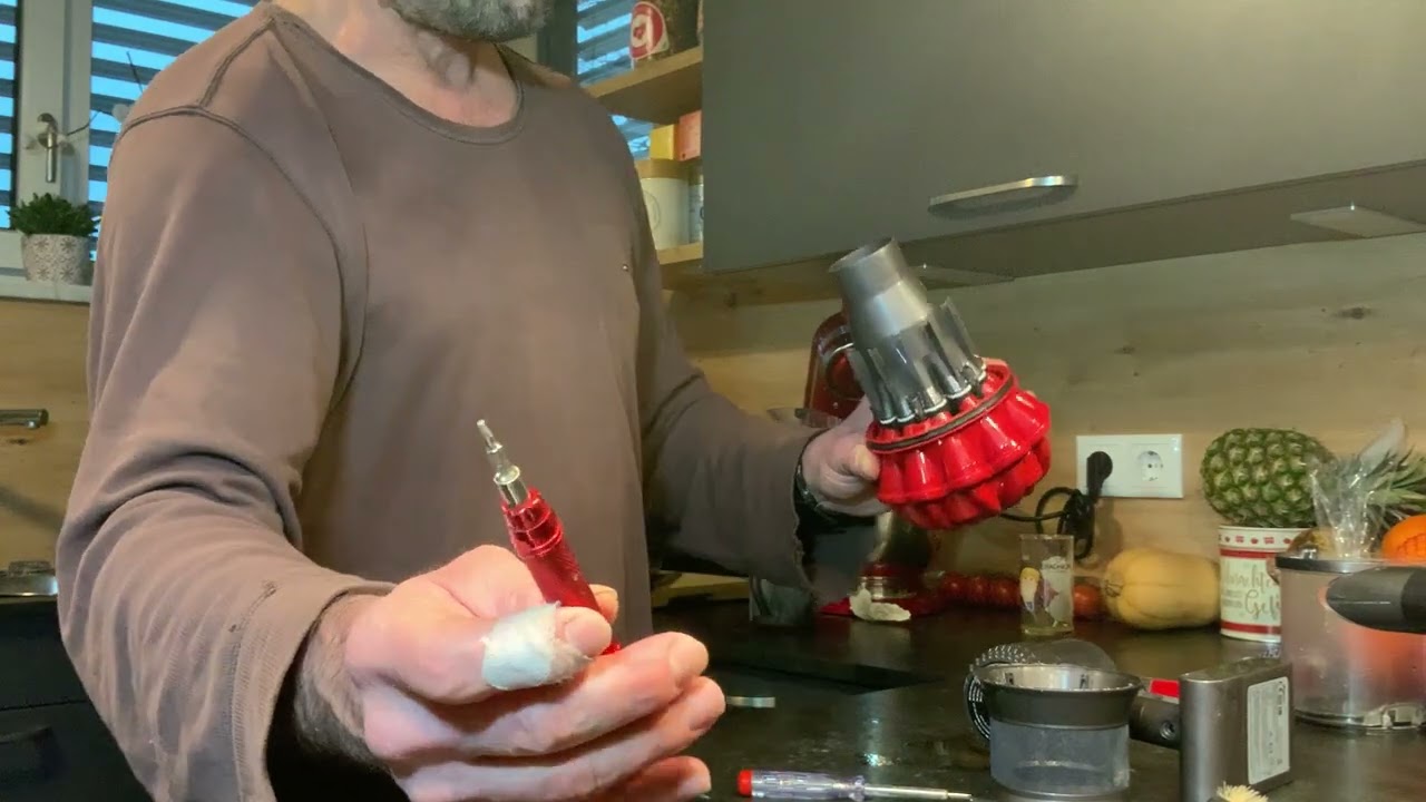 Dyson DC 62 V6 Reinigen 2