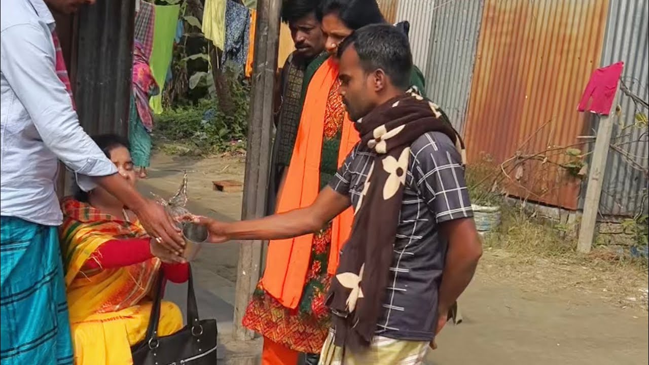 নির্বাচন প্রার্থীর হাত থেকে পানি ফেলে দিল কিন্তু কেন?