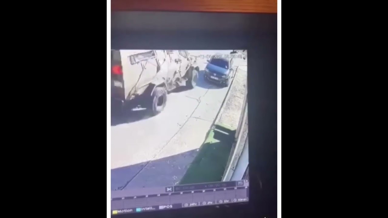 An Israeli military vehicle crashed into a citizen's cararking Palestine😡