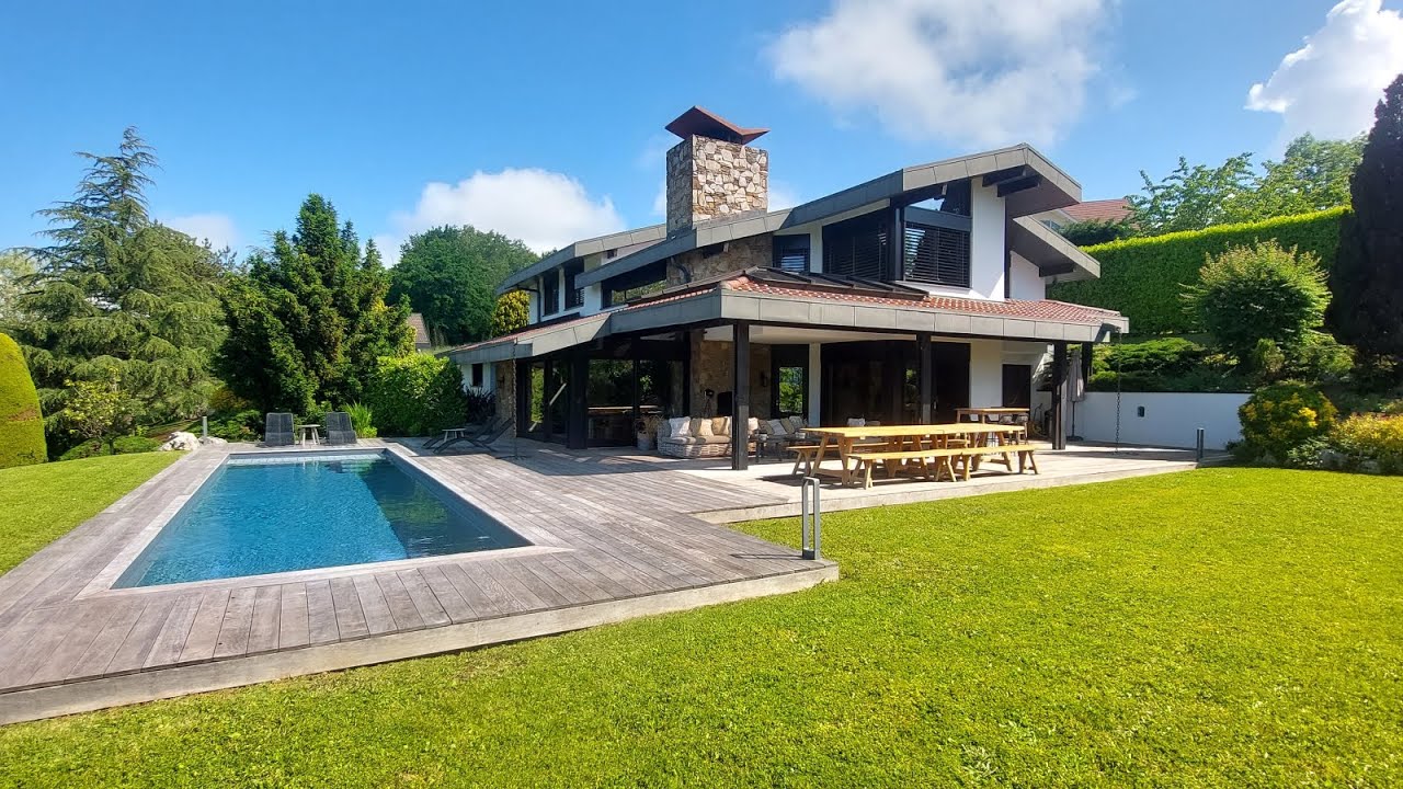 Luxury Villa for sale in Vétraz-Monthoux  Real Estate Agency- Guy Hoquet Bonne