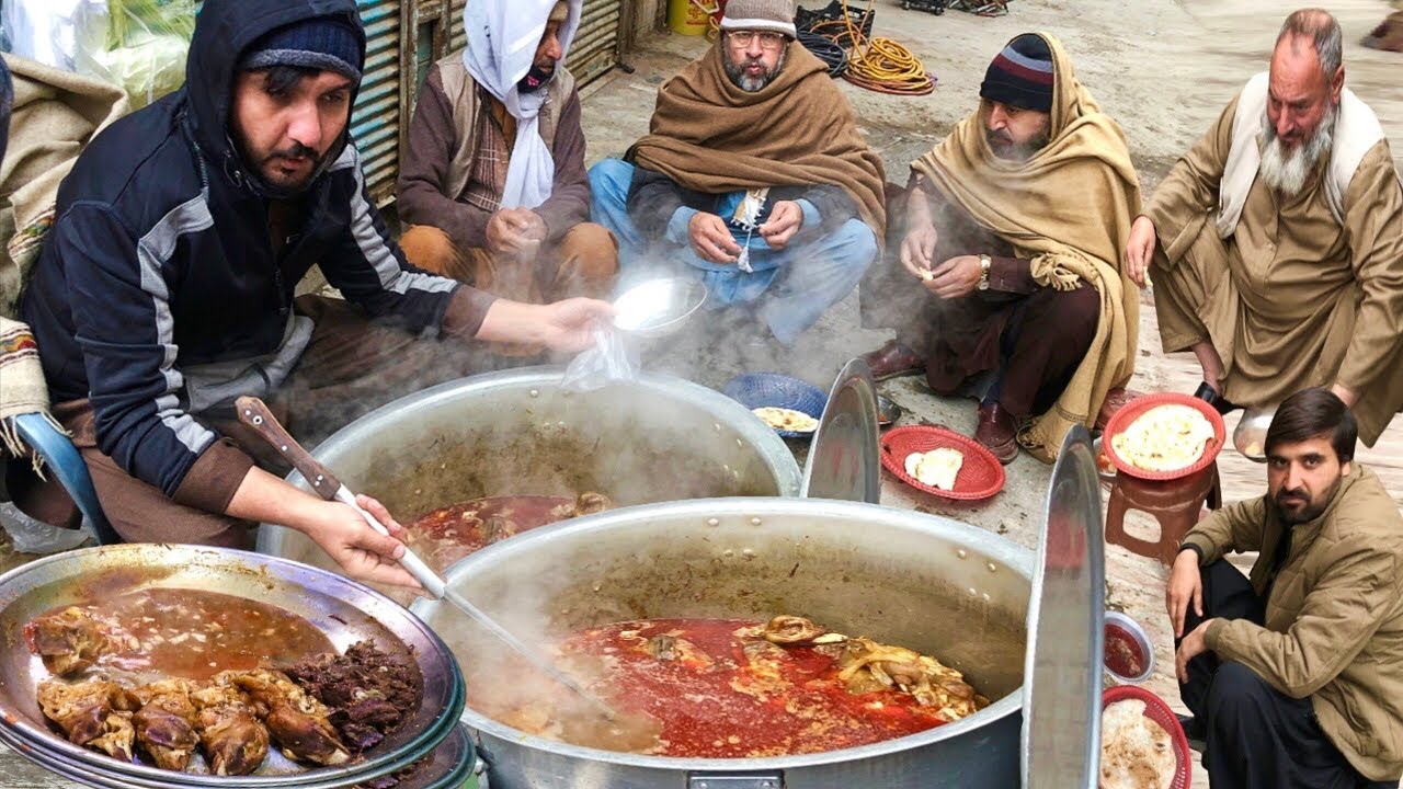 Handsome Boy Selling Siri Paye at Roadside Footpath \ Crazy Rush\Farooq Paye Shoba Bazaar Peshawar