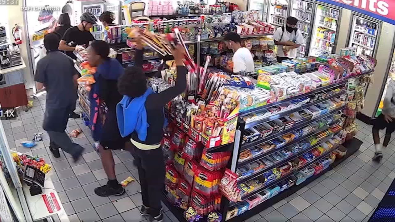 Teens ransack gas station store in Los Angeles