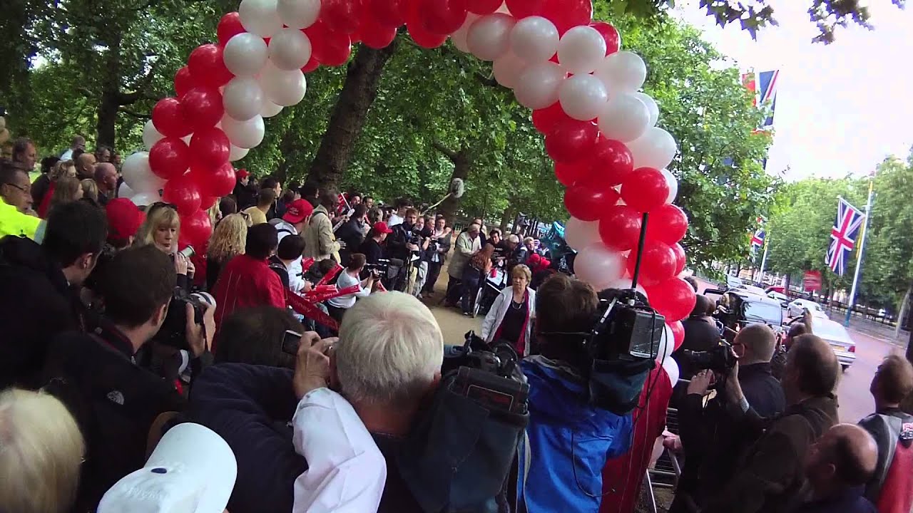Eddie Kidd finishes the 2011 London Marathon