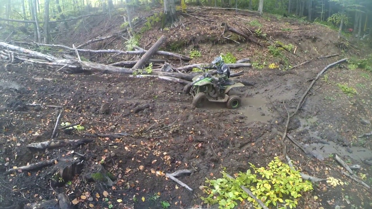 Kawasaki Kfx400 in the mud (RAW)