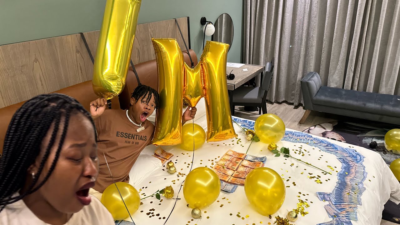 Дарю своей девушке 1 000 000 р. наличными за 1 миллион подписчиков!!
