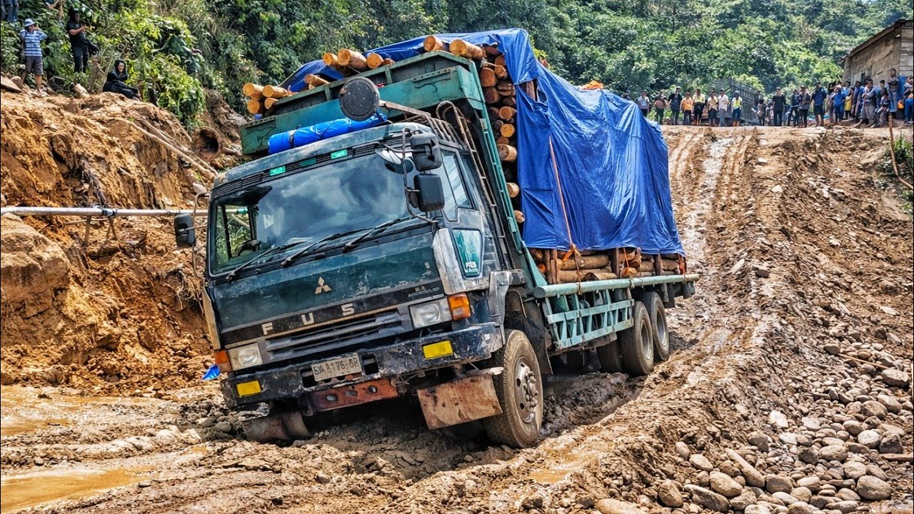 EXTRA HATI - HATI !! Salah Perhitungan Truck Bisa Terbalik 
