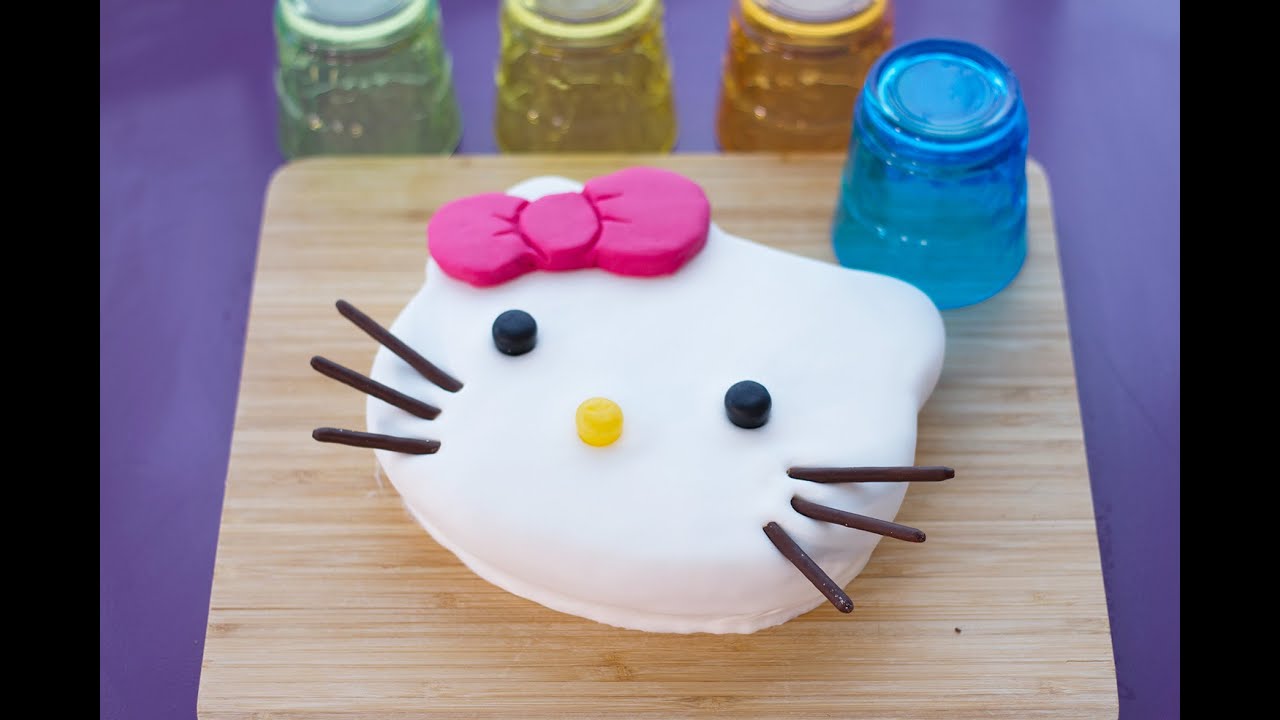 Gâteau Hello Kitty facile et mignon (décoration en pâte à sucre)
