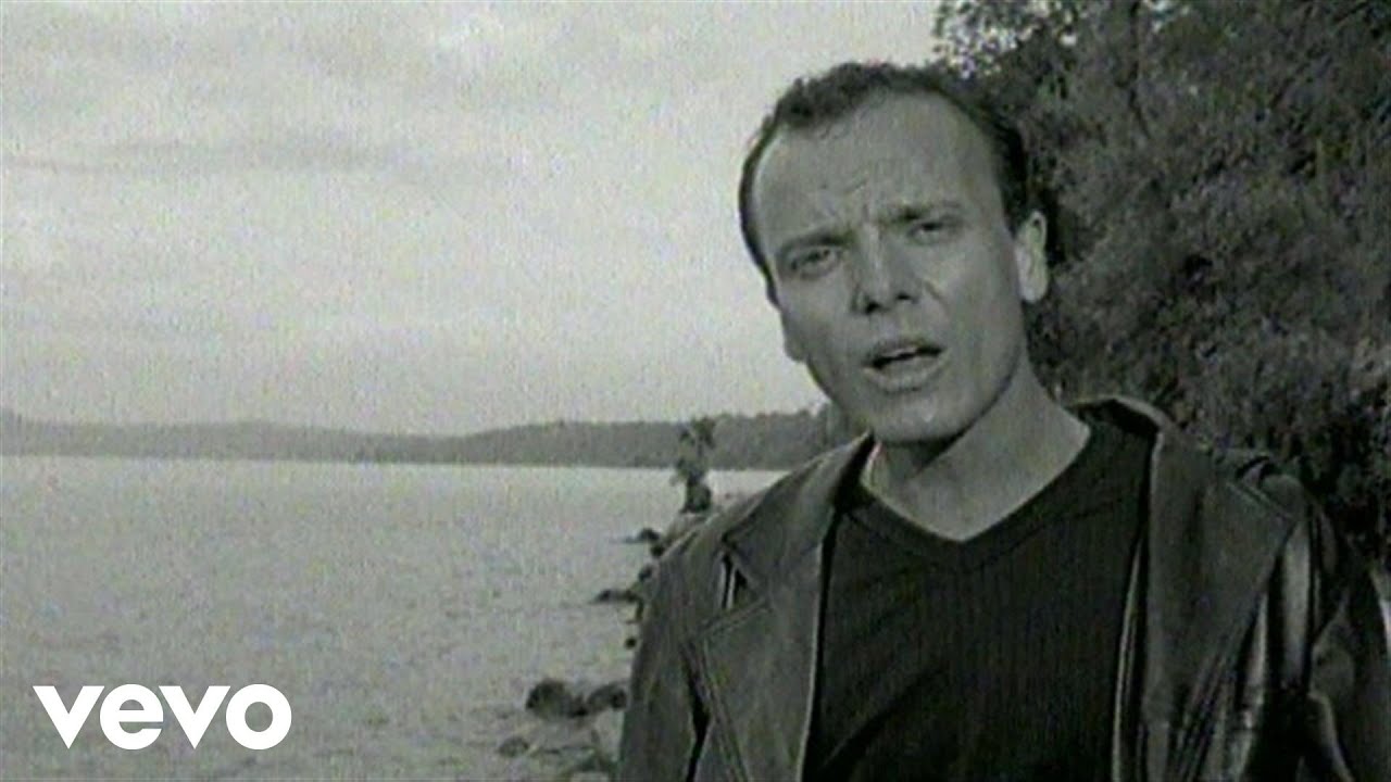Gigi D'Alessio - Io Che Non Vivo (Official Video)