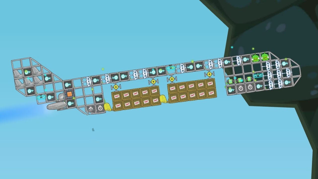 Самолеты Bad Piggies бомбят Angry Birds