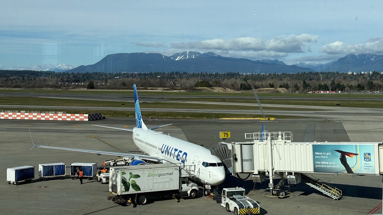 United airlines B 737-max | take off | push back & taking | YVR - Vancouver international Airport 