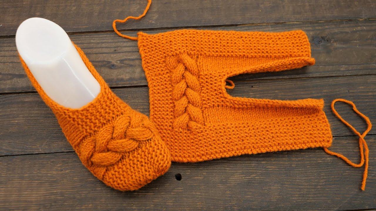 Следки тапочки с косой спицами Cable slippers knitting pattern