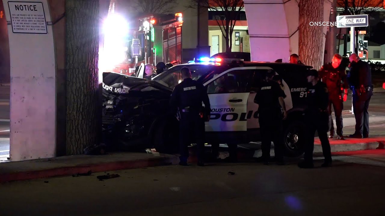 Houston Police Crash Responding To Call