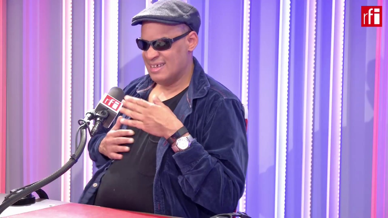El cantante norteamericano Raul Midón con Jordi Batallé en RFI