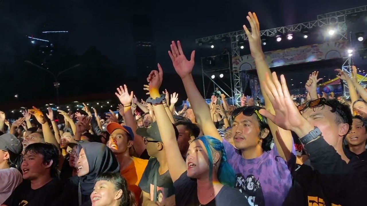 Fstvlst ( FESTIVALIST ) - Menantang Rasi Bintang Live at Syncrhonize Fest 2023, 2 September 2023.