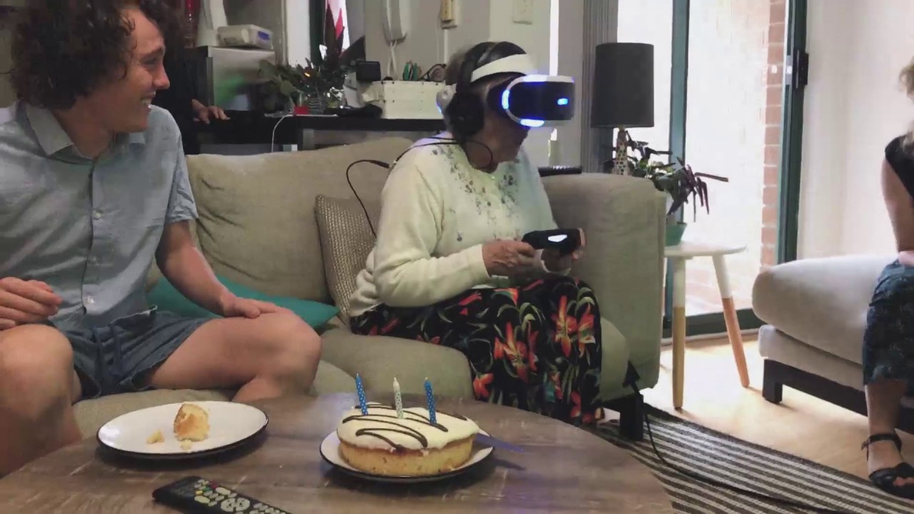 Nan plays VR for the first time on her 80th birthday! (super cute vid)