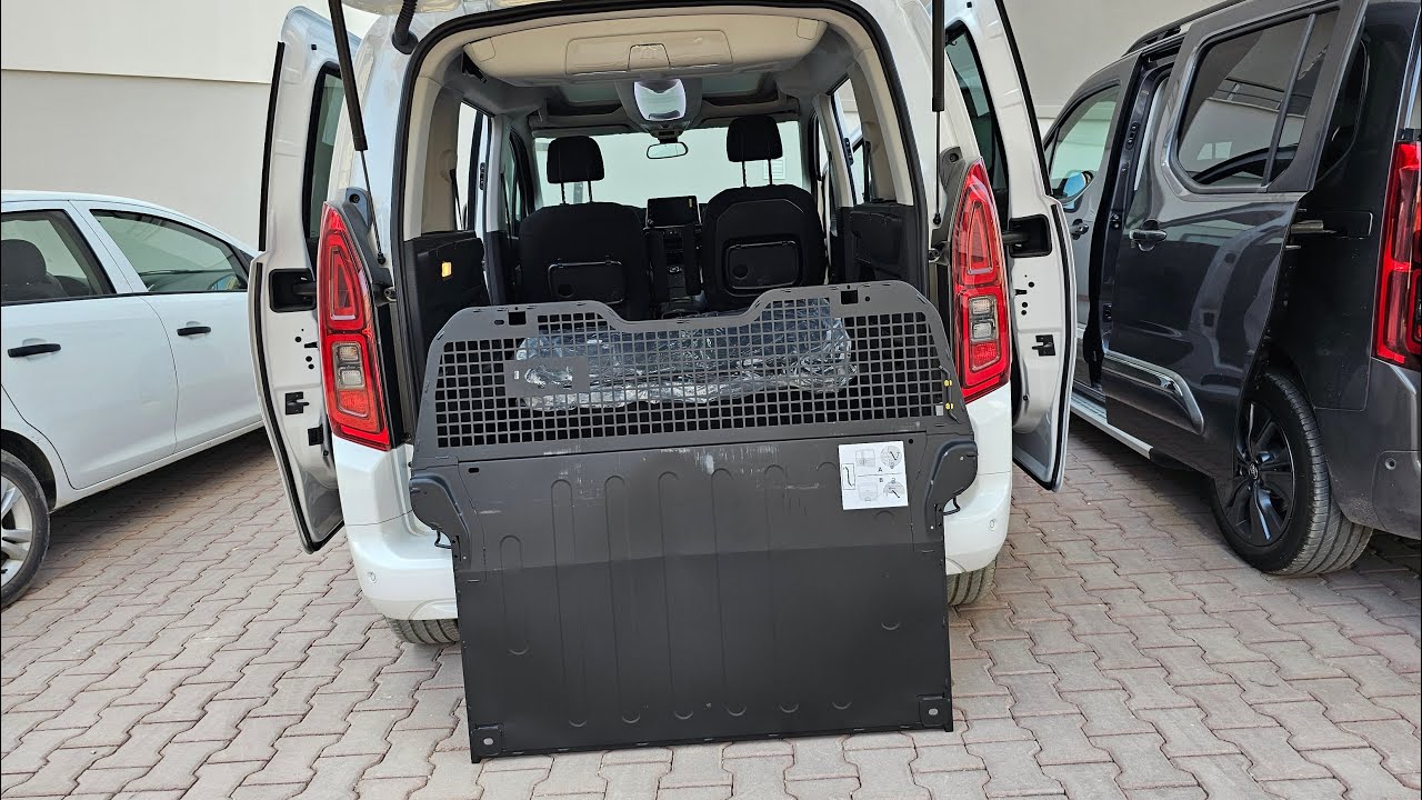 КАК СНИМАТЬ БОКОВУЮ ПЕРЕгородку TOYOTA PROACE CITY?💥💯 КАК СНИМАТЬ ЗАДНЮЮ ПЕРЕГОРОДКУ БАГАЖНИКА TOYOT