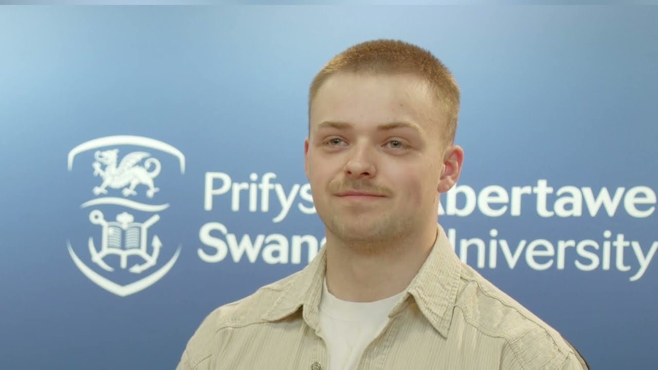 BA Cymraeg Ail Iaith Prifysgol Abertawe - Profiad Ieuan a Mali