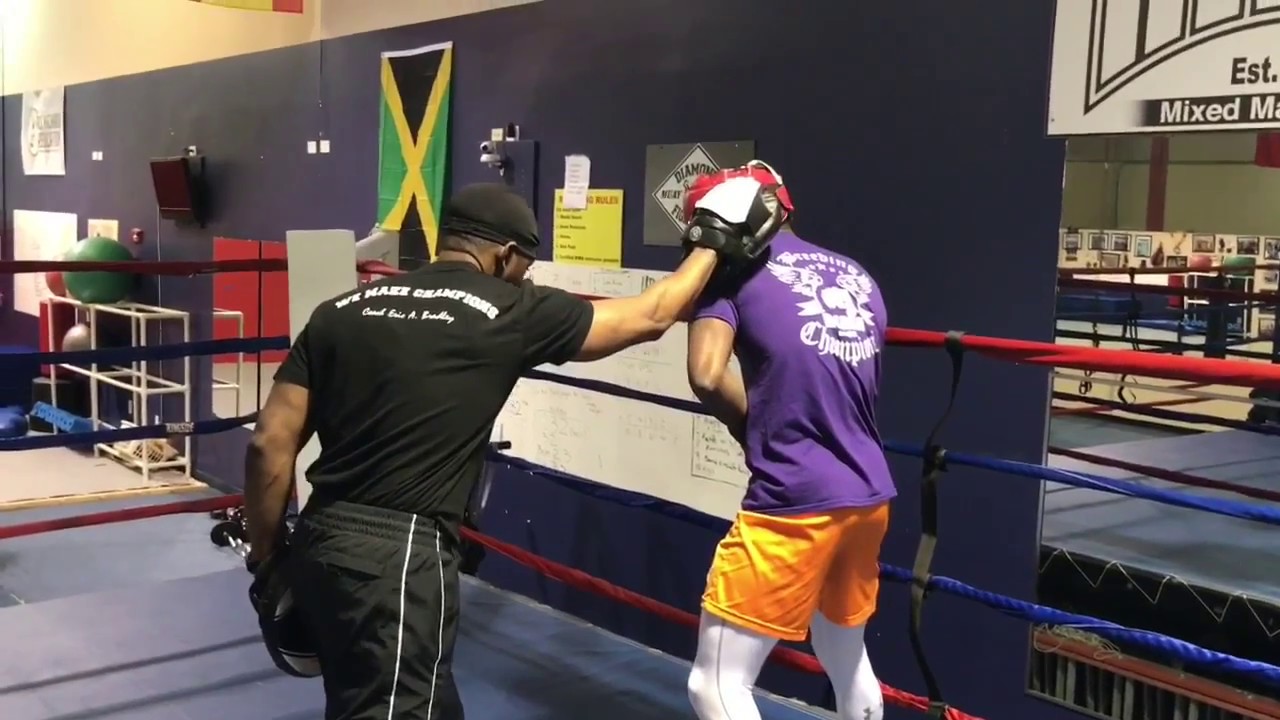 How to avoid the overhand right #PhillyShell by coach Eric Bradely