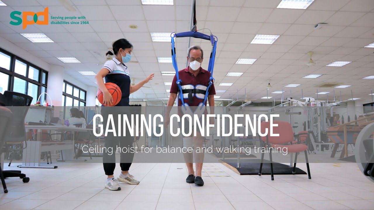 Ceiling hoist for balance and walking training
