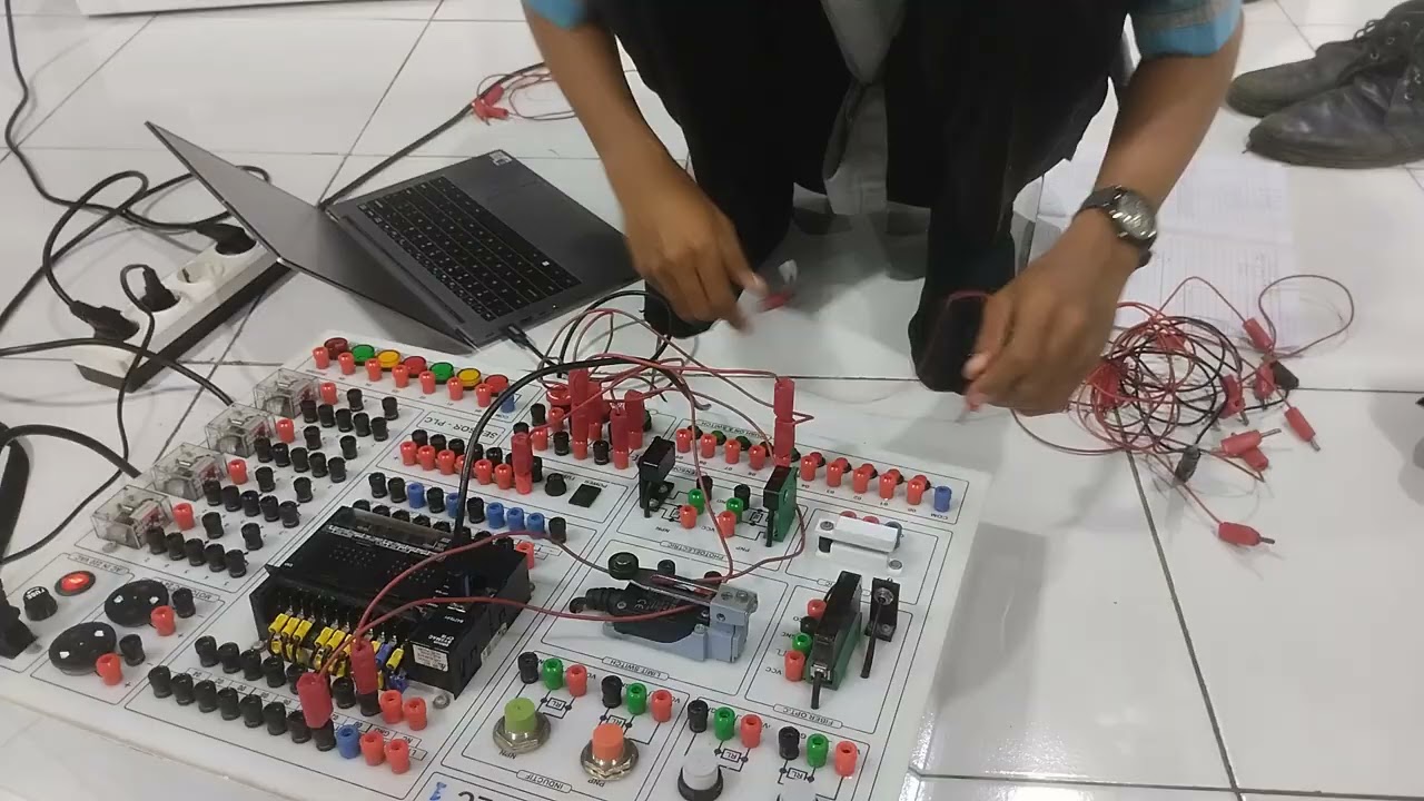 soal rangkaian pak Aris 