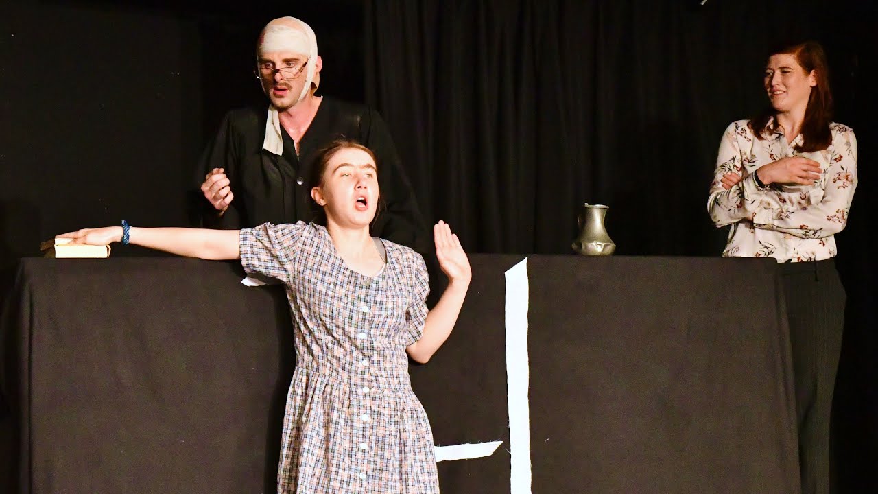 Schauspielschule Kassel ─ Der zerbrochene Krug (Abschlussinszenierung 2022)
