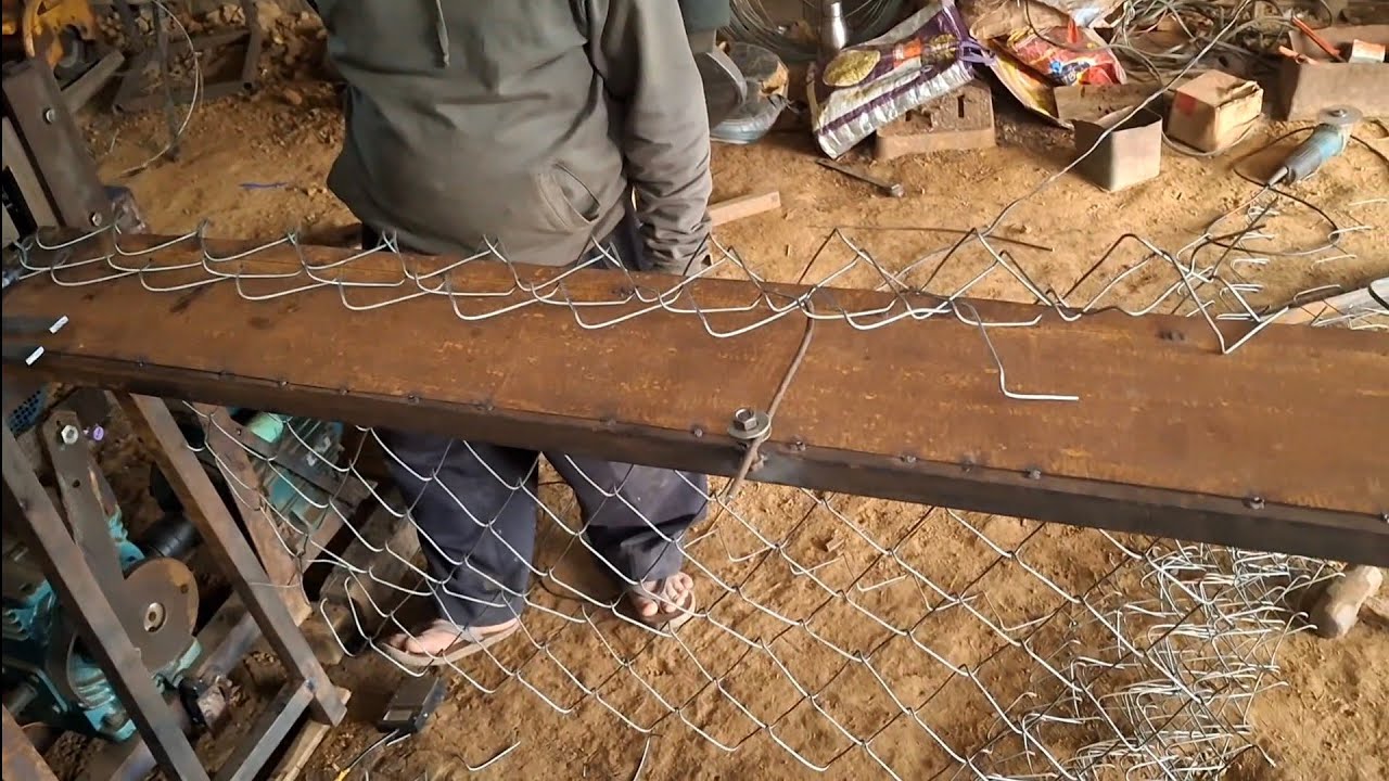 auto cutting and auto stop chain link fencing machine